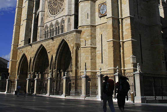 Peregrinos Camino de Santiago llegando a la Catedral